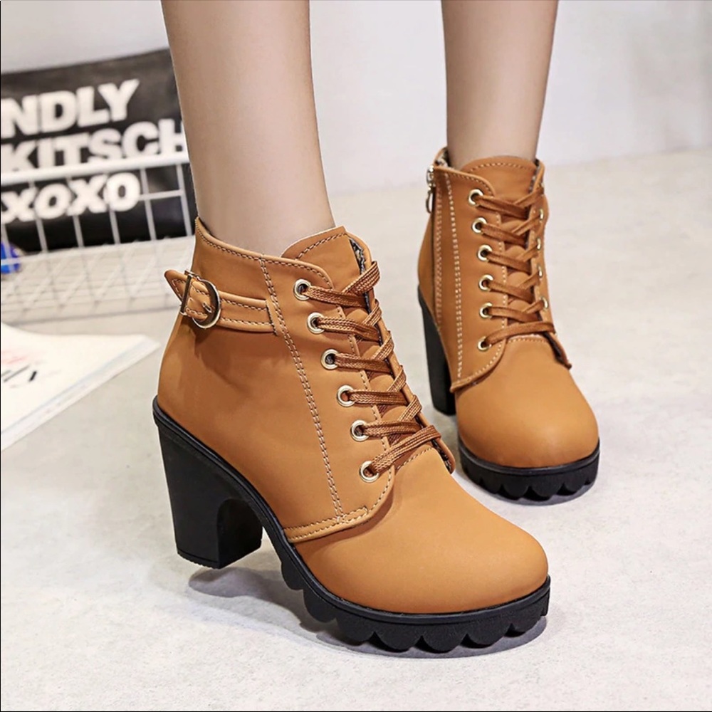 Boots 🧡🧡 - Picture 2 of 3